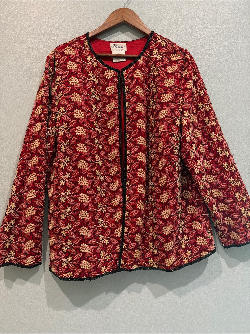 Vintage J Kara Red Embroidered Beaded Made India Floral Blazer Black Beaded Trim